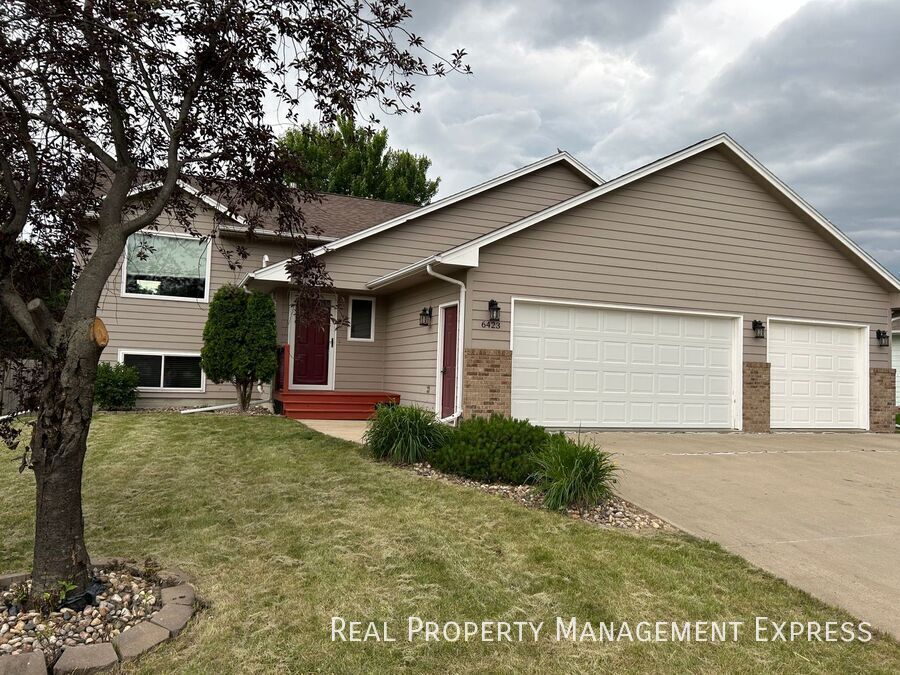 Foto principal - 4 Bedroom 2 Bathroom in SW Sioux Falls