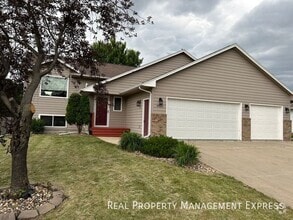 Building Photo - 4 Bedroom 2 Bathroom in SW Sioux Falls