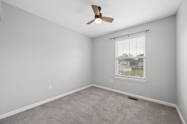 Foto del edificio - 411 Old Oak Pl