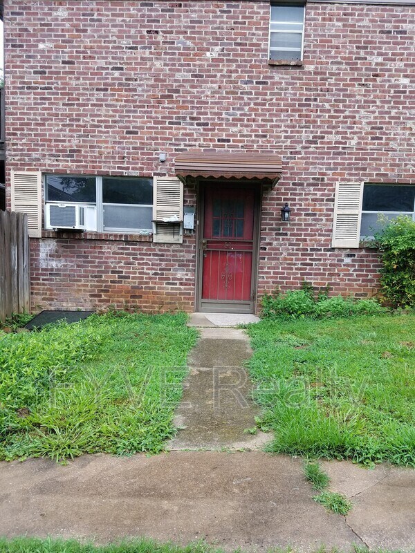 Primary Photo - 2403 Howard St