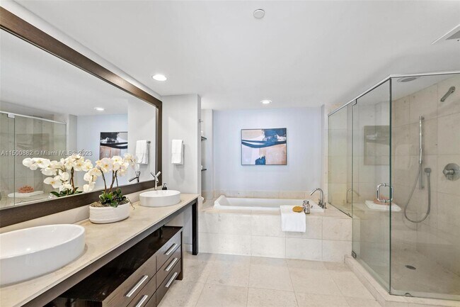 Building Photo - 475 Brickell Ave
