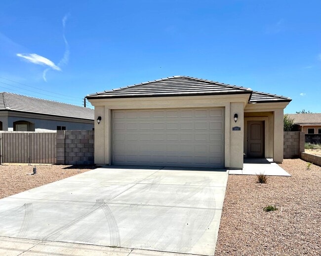 Building Photo - Centrally Located 3BR Home Near Airway Ave | Granite Kitchen, 2-Car Garage & Fenced Yard!
