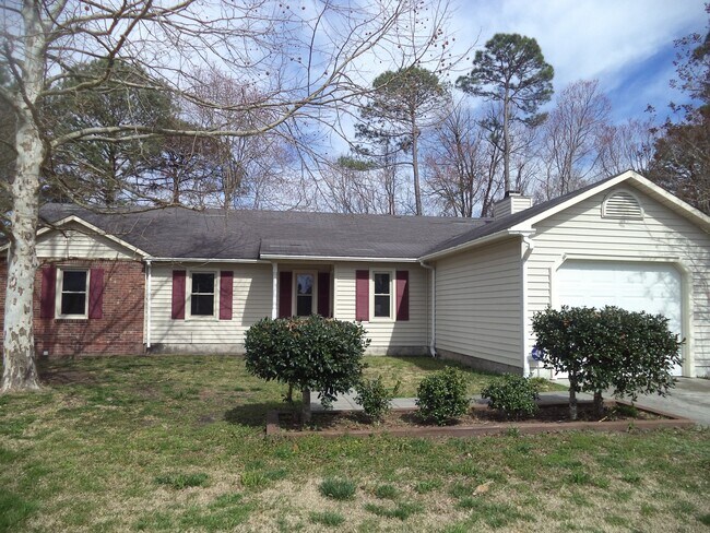 Foto del edificio - 3 BR 2 BA in Midway Park