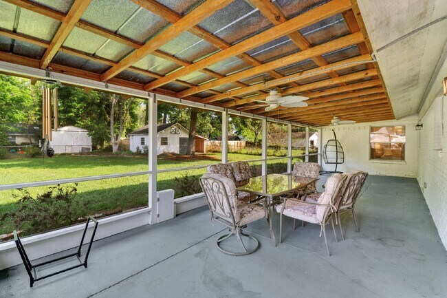 Foto del edificio - Charming 3-Bedroom Home with Granite Count...