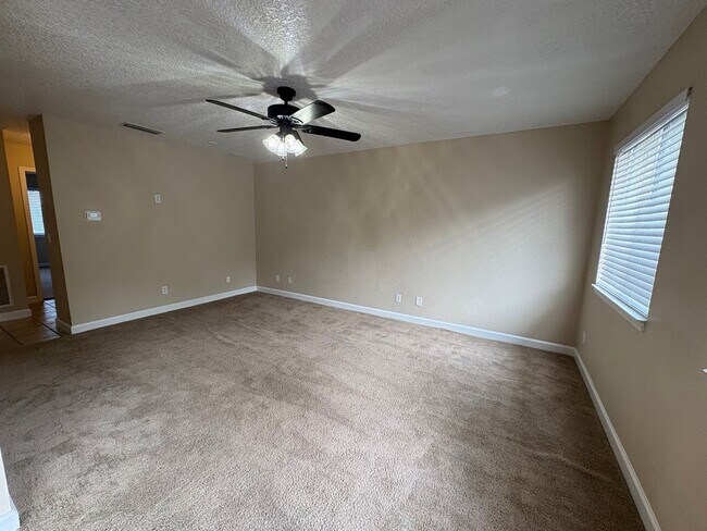 Foto del edificio - Move in ready 1/1 apartment