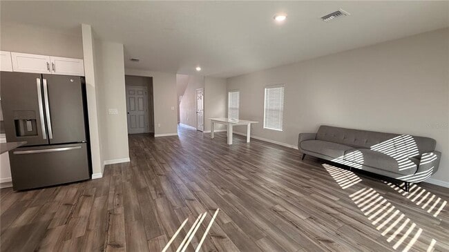 Building Photo - 1572 Ellesmere Ave