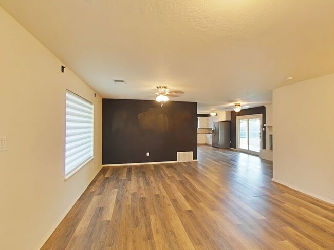 Building Photo - 7207 NW Lawton Ave