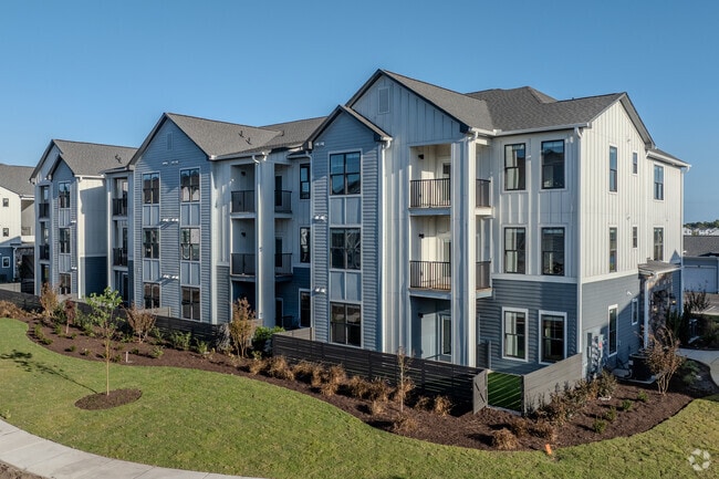 Building Photo - Evolve Holly Ridge