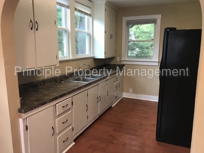 Primary Photo - 219 E Elmhurst Ave
