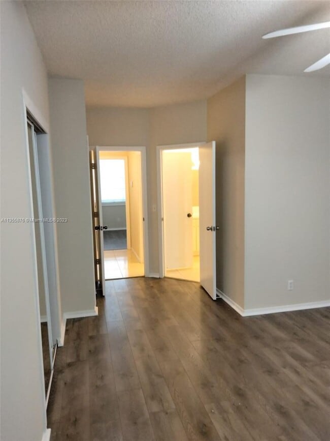 Building Photo - 16679 Hemingway Dr