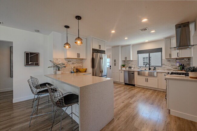 Foto del edificio - 3914 Somerset Dr