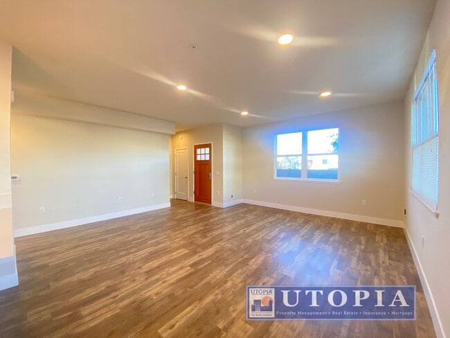 Building Photo - Beautiful 2 Bedroom, 2 Bathroom ground floor unit located in the heart of Seabright