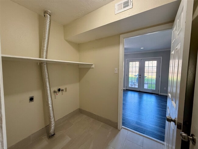 Building Photo - 13834 New Village Ln