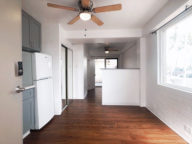 Building Photo - $500 1ST MONTH RENT SPECIAL | GREAT LAYOUT...