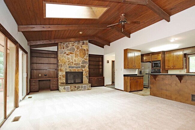 Foto del edificio - One-Level Living in Gated Lake Monticello