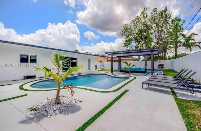 Building Photo - 3530 SW 104th Ave