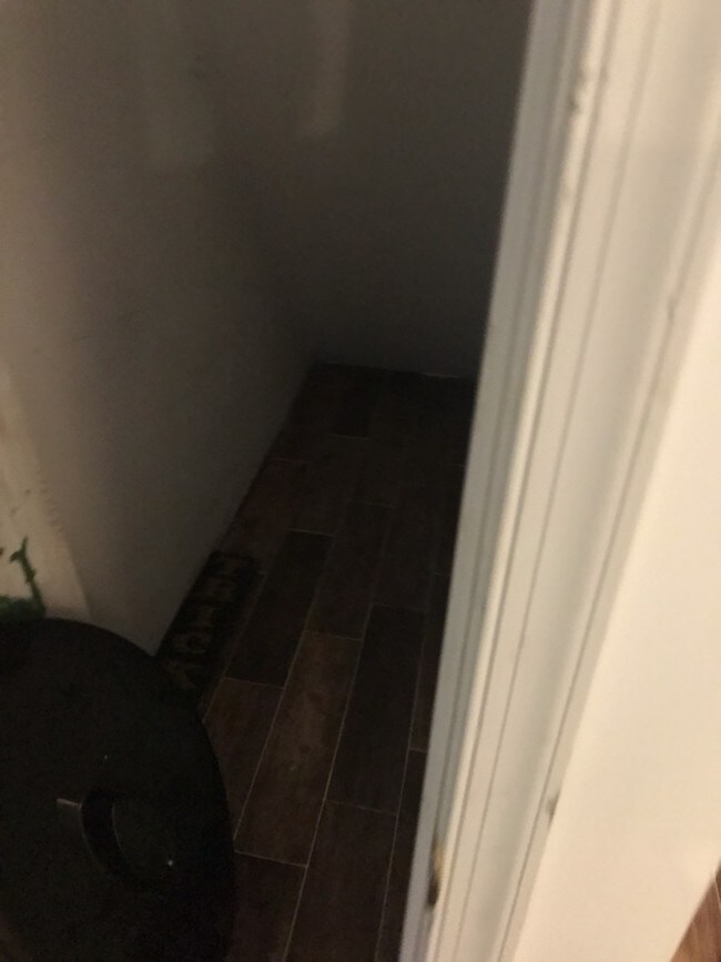 Closet - 126 Ashworth Ave