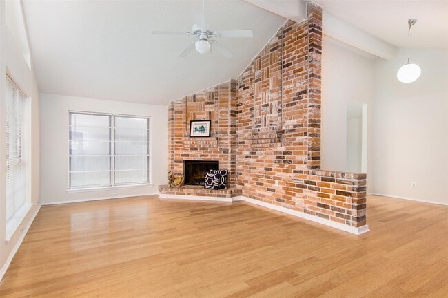 Building Photo - 4930 Shadowdale Dr