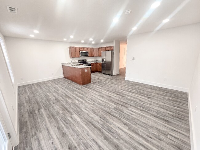 Building Photo - 120 Ivy Trce