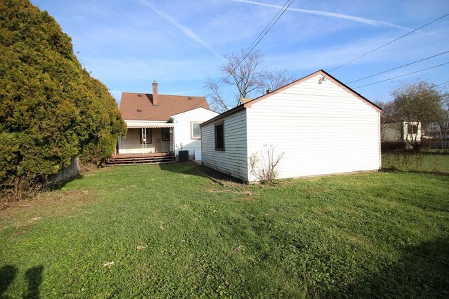 Building Photo - Bungalow Home in Dearborn Heights