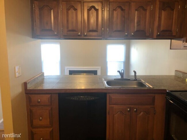 Foto del edificio - 3 br, 2.5 bath Townhome - 18 Warren Common
