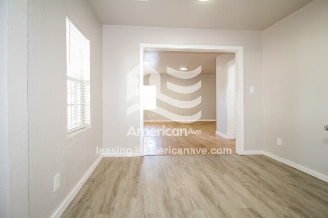 Building Photo - 206 W Kittyhawk Dr