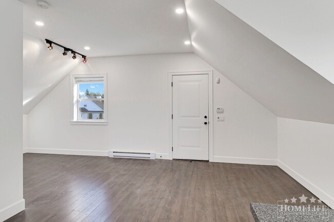 Building Photo - 1 Bed, 1 Bath Coach House with Den for Rent in Langley!