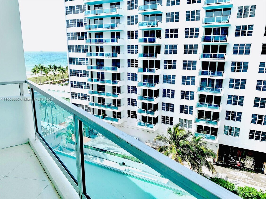 Primary Photo - 5151 Collins Ave