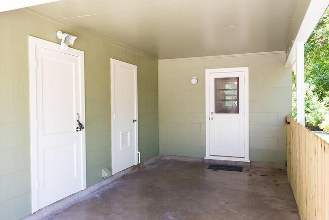 Foto del edificio - 5111 Ravensdale Ln