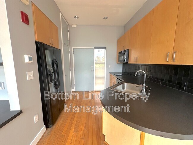 Foto del edificio - 514 W 10th St