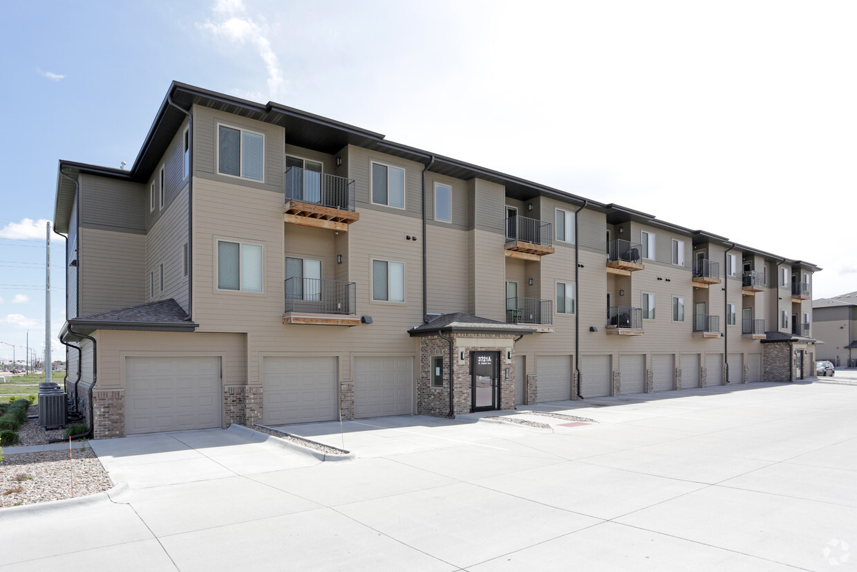 Foto principal - The Sterling Apartments at Kearney: Discov...