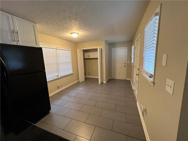 Foto del edificio - 2000 Tudor Castle Cir