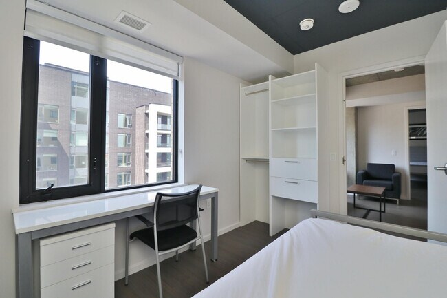 Building Photo - 105 Champagne Ave S