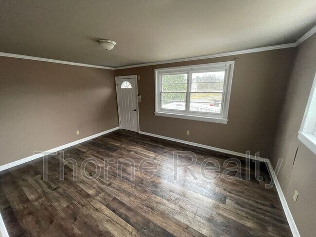 Building Photo - 136 S Fairview Cir