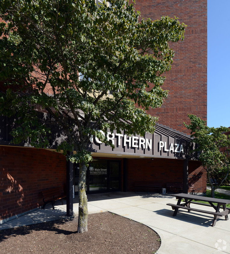 Building Photo - Northern Plaza Apartments