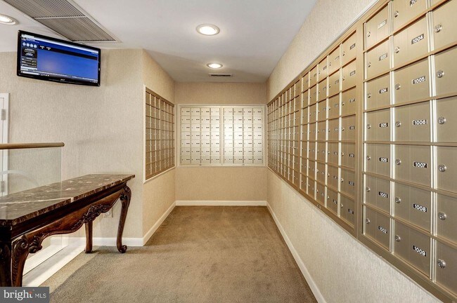 Foto del edificio - 8370 Greensboro Dr