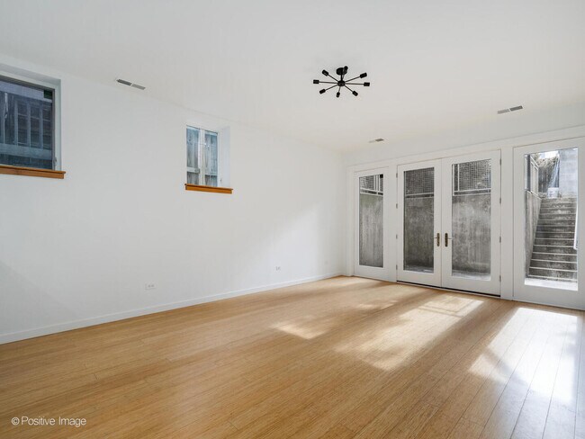 Foto del edificio - 842 N Wolcott Ave