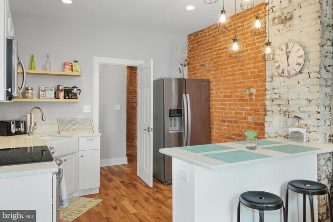 Foto del edificio - 2049 E Hagert St