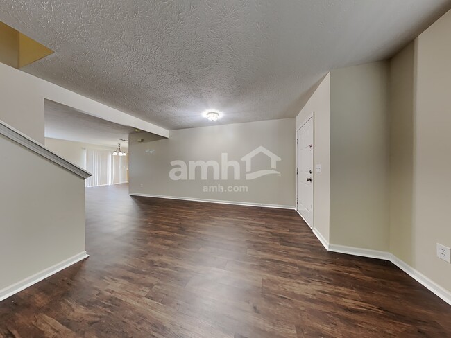 Building Photo - 2219 S Briarwood Dr