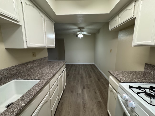 Foto del edificio - 515 E Elmwood Ave