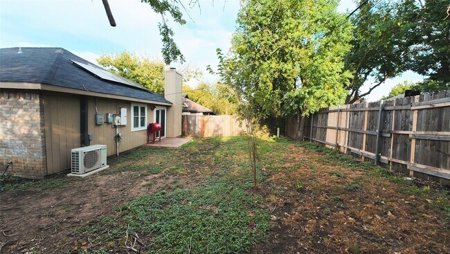 Building Photo - 1404 Woodfern Dr