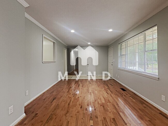 Building Photo - 1237 Pine Tree Dr