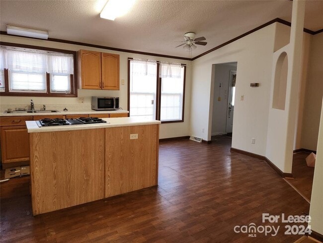 Building Photo - 7788 Skyline Dr