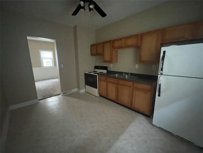 Foto del edificio - 330 E 3rd St