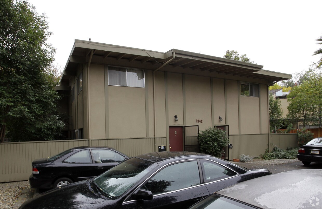 Foto principal - 1342 Drake Dr