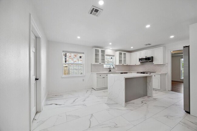 Foto del edificio - 5731 S Braeswood Blvd