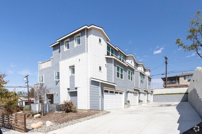 Foto del edificio - 27th Street Townhomes
