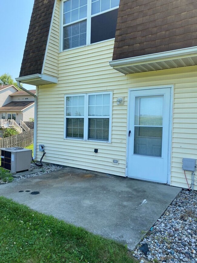 Foto del edificio - New Listing!!! 2 Bedroom in Albion!!!