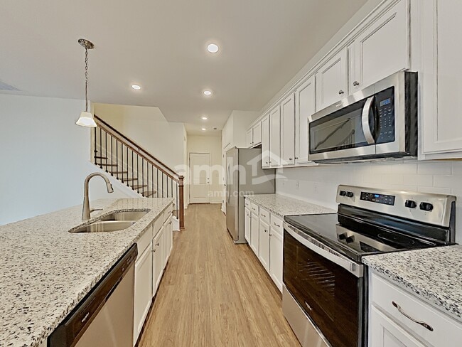 Building Photo - 432 Charity Ln