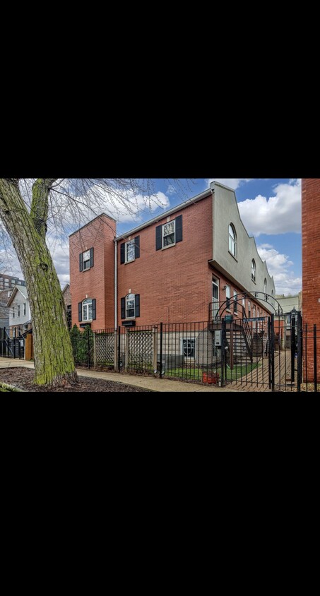 Crystal St TownHouses - 1733 W Crystal St